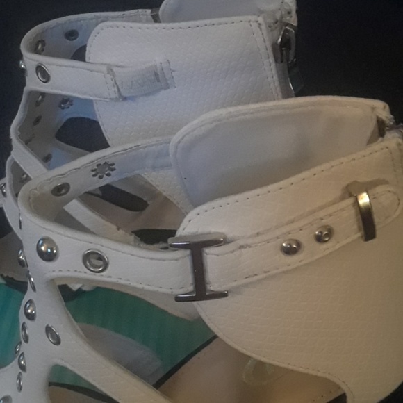 Women's Caged Platform Style Stiletto Heels - Picture 4 of 8